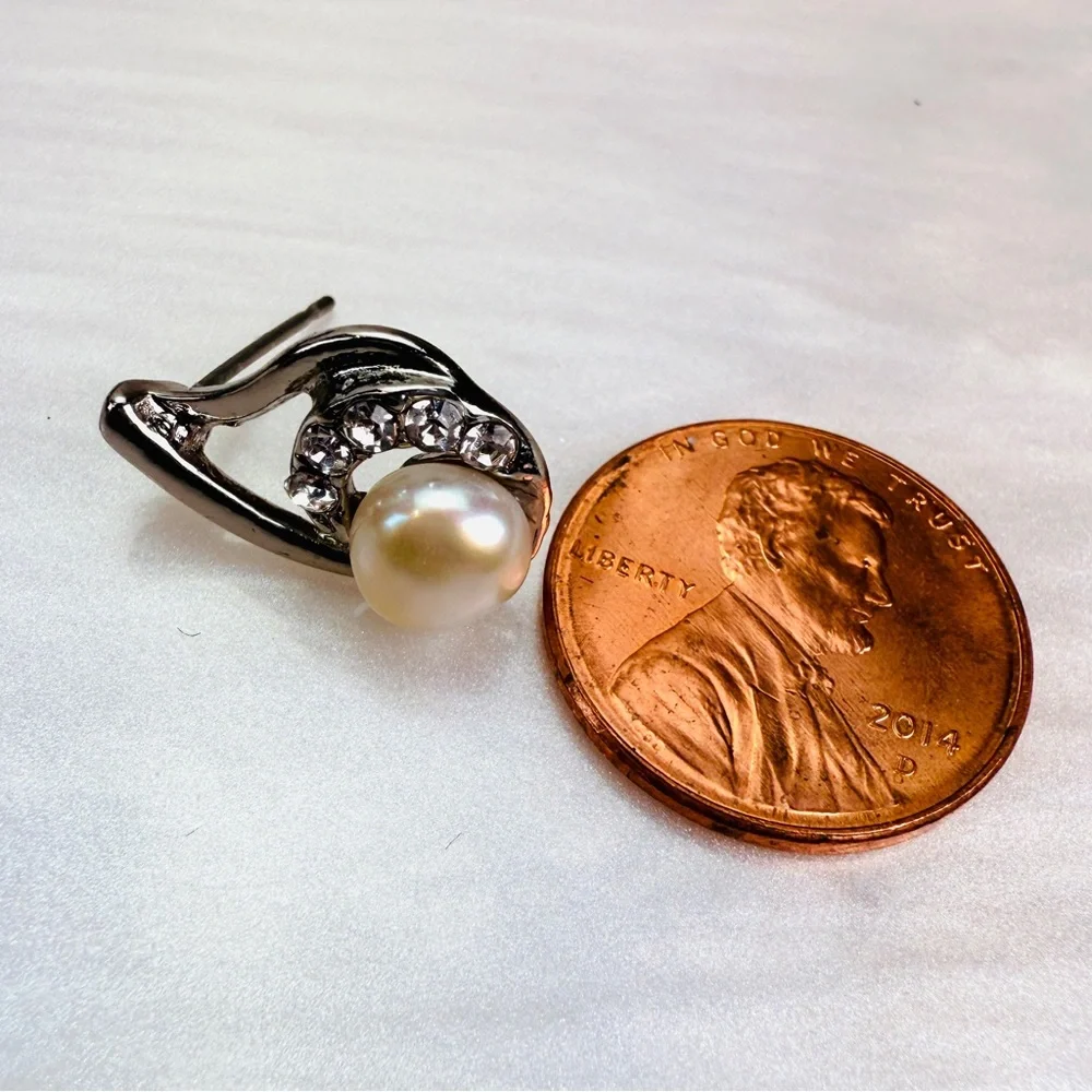 Vintage Silvertone faux pearl crystal bling pierced earrings